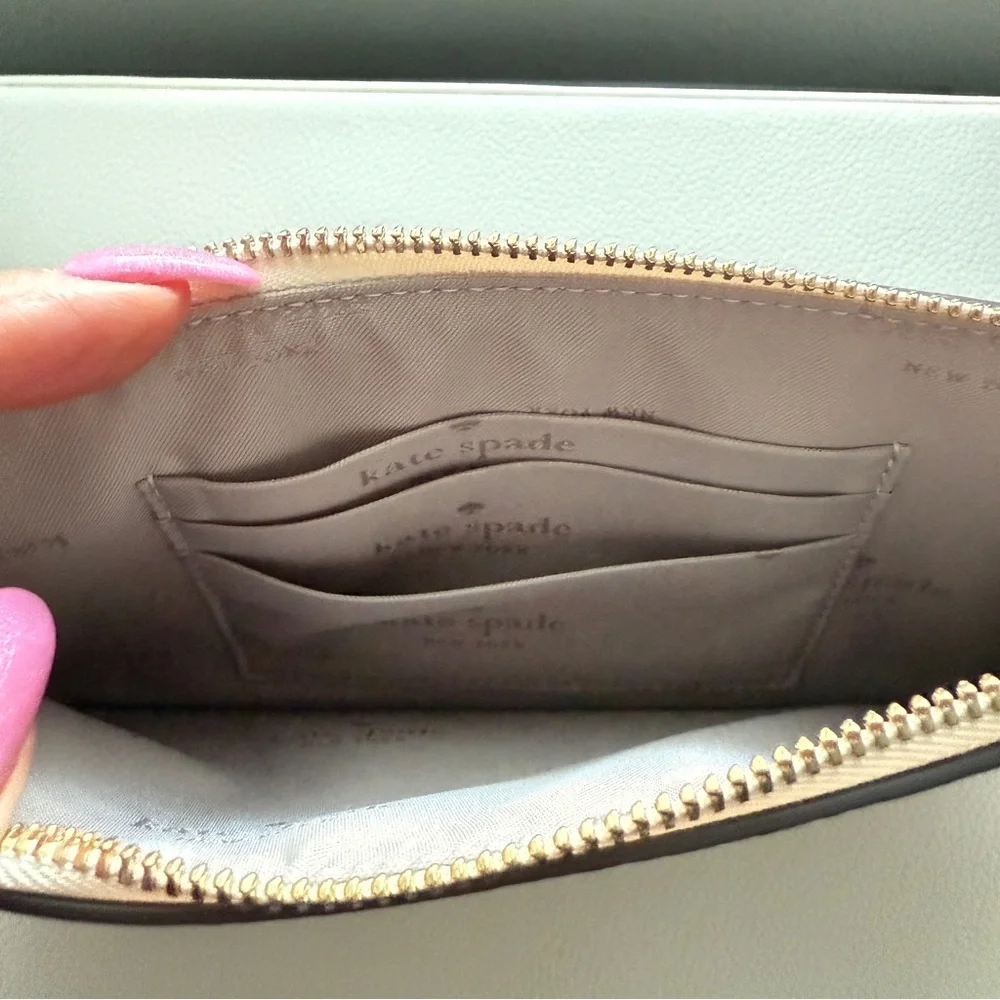 NWT Kate Spade Lucy Flower Medium Zip Wristlet in Dark Beige KG487